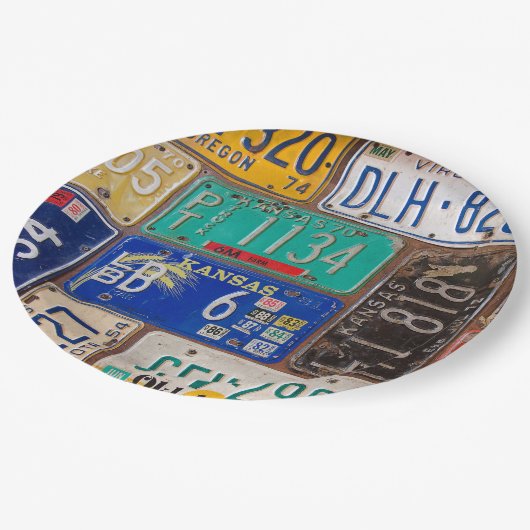 Rusty Retro License Plate Collection Pappteller (Schrägansicht)