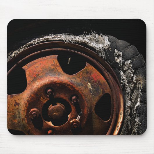 Rusty Wheel Torn Tire Macro Foto Mousepad (Vorne)