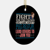 Ruth Bader Ginsburg führt andere an Keramik Ornament (Rechts)