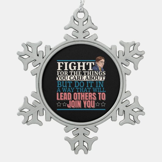 Ruth Bader Ginsburg führt andere an Schneeflocken Zinn-Ornament (Vorderseite)