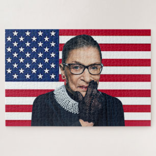 Ruth Bader Ginsburg mit amerikanischer Flagge Puzzle