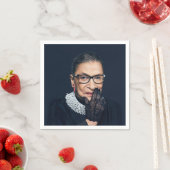 Ruth Bader Ginsburg mit Handschuh Serviette (Beispiel)