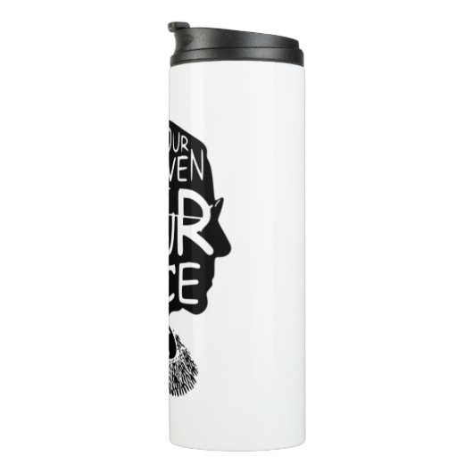 Ruth Bader spricht Ihre Meinung, selbst wenn Ihre Thermosbecher (Nach rechts gedreht)