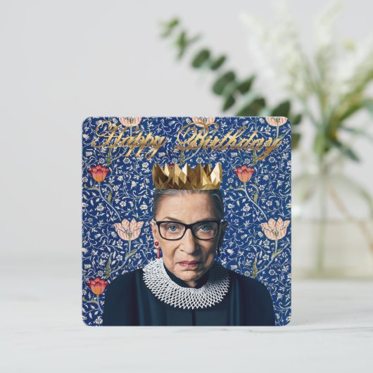 Ruth Ginsburg mit Medway Tapestry (Stehend Vorderseite)