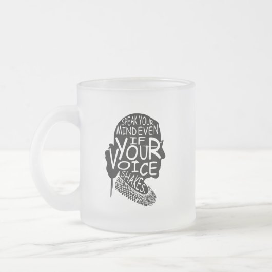 Ruth spricht Ihren Geist, selbst wenn Ihre Stimme Mattglastasse (Links)