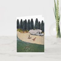 RV Camper im Wald am Wasser