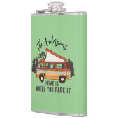 RV Camping Trailer Zuhause: Parken Sie es. Flachmann (Links)