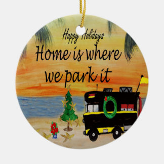 RV-Retro-Wohnmobil am Strand Weihnachtsbaumanhänge Keramikornament