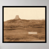 Ryan's Ranch & Distant View Devil's Tower WY 1890 Poster (Vorne)