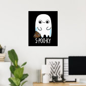 S-poo-ky Funny Ghost Kack Pun Dark BG Poster (Heimbüro)