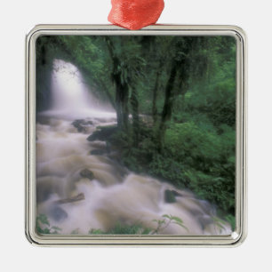 SA, Peru, S.H. Machu Picchu, Wasserfall und Wolke Ornament Aus Metall