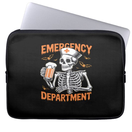 Saal 2 Side Emergency Department Halloween Nurine Laptopschutzhülle (Vorderseite)