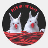 Saatgut im Sand Runder Aufkleber (Vorderseite)