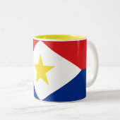 Saba Flag Zweifarbige Tasse (VorderseiteRechts)