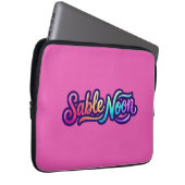 Sable Noon - Basislogo Laptopschutzhülle (Vorne Rechts)