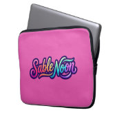 Sable Noon - Basislogo Laptopschutzhülle (Vorderseite Links)