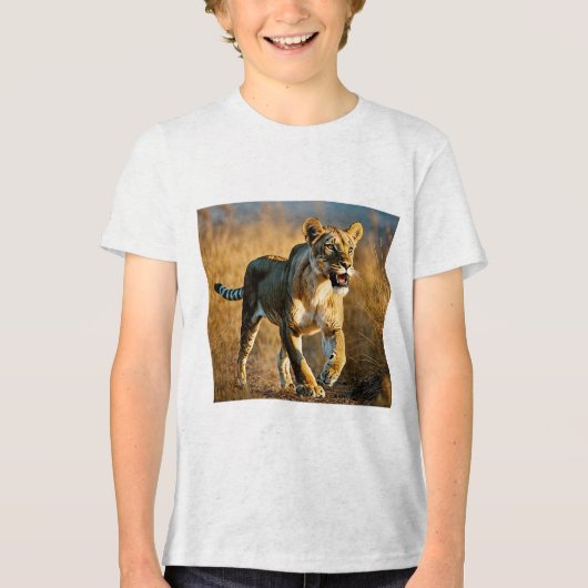 Sabre-Toothed Spotted Lioness Ambush – Predator vs Tri-Blend Shirt (Vorderseite)