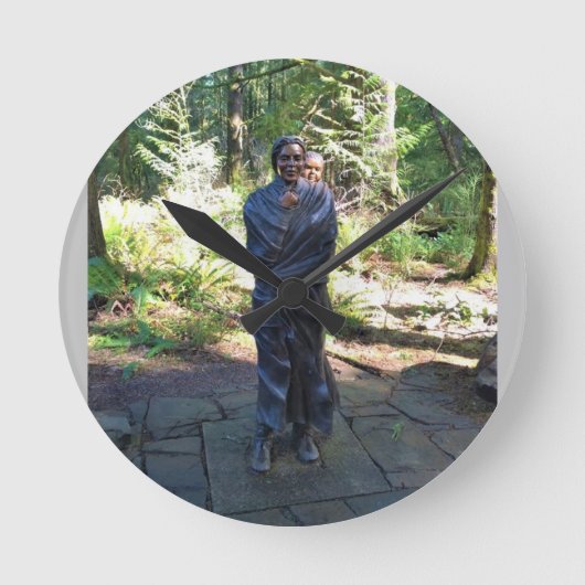 Sacagawea Statue, Fort Clatsop, Astoria, Oregon Runde Wanduhr (Vorderseite)