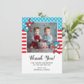 Sache eins zwei | Twins Birthday Dankeskarte (Stehend Vorderseite)