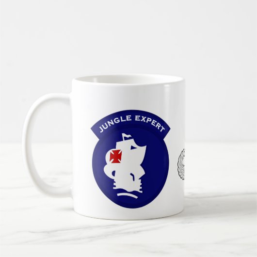 Sachverständiger Taschenflecken des Dschungels - Kaffeetasse (Links)