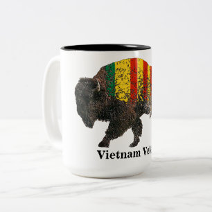 Sacred Buffalo Vietnam Veteran Zweifarbige Tasse