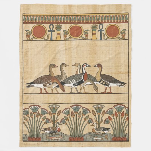 Sacred Meidum Geese & Nile Lotus Ancient Egyptian Fleecedecke (Vorderseite)