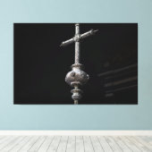 Sacred Silver: Ornate Processional Cross Leinwanddruck (Insitu (Holzboden))