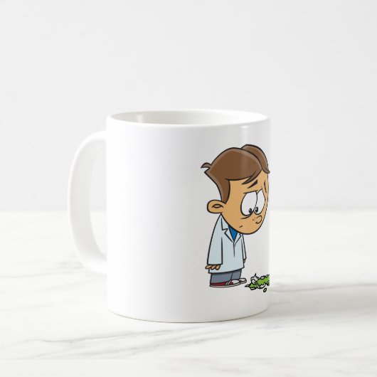 Sad Boy Scientist mit gebrochenem Experiment Kaffeetasse (Vorderseite Links)