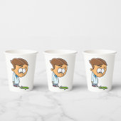 Sad Boy Scientist mit gebrochenem Experiment Pappbecher