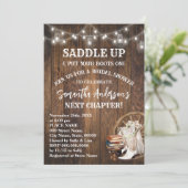 Saddle Up Put Your Boots & Books Bridal Shower Einladung (Stehend Vorderseite)