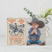 Saddle Up Rodeo Western Cowboy Birthday Foto Einladung (Stehend Vorderseite)