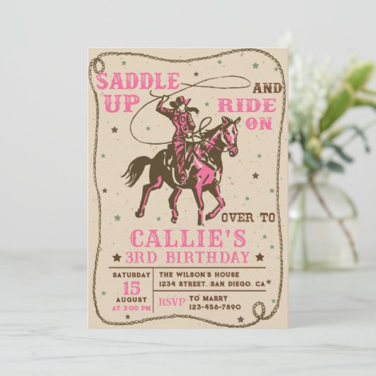 Saddle Up Rodeo Western Cowgirl Birthday Party Einladung (Stehend Vorderseite)