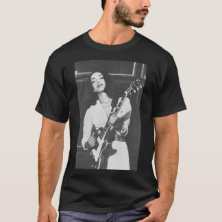 Sade beim Abspielen der Gitarre Sticker.png T-Shirt