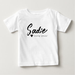 Sadie Name bedeutet minimale moderne Textkalligrap Baby T-shirt