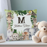 Safari-Dschungeltiere niedliches Baby-Boy-Name-Kin Kissen<br><div class="desc">Herzlich willkommen in einer Welt der Abenteuer mit dem Safari Jungle Animals Baby Boy Kinderzimmer Kissen, eine charmante Ergänzung zu seinem ersten Heiligtum. Dieses Kissen bietet eine reizvolle Auswahl an tropischen Wasserfarben und Dschungeltieren und verleiht dem Kinderzimmer ein spielerisches und dennoch ruhiges Ambiente. Personalisieren Sie es mit dem Namen, dem...</div>
