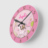 Safari-Mädchen-Dschungel-personalisierte Runde Wanduhr (Winkel)
