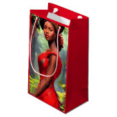 Safari Queen: Majestic African Women Red Feathers Kleine Geschenktüte (Rückseite Schrägansicht)