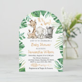 Safari Wild Es ist eine Boy Baby Shower Einladung (Stehend Vorderseite)
