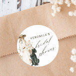 Safari Wild Leopard Boho Lady Brautparty Runder Aufkleber<br><div class="desc">Dieser Hochzeitsaufkleber mit Brautparty ist mit einer Boho-Dame mit Blume-Bouquet,  Leopard mit moderner Kalligraphie ausgestattet. Klicken Sie auf die SCHALTFLÄCHE BLAUE DESIGN TOOL,  um eine erweiterte Anpassung dieses Designs zu erhalten. Matching-Elemente sind ebenfalls verfügbar.</div>
