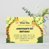 Safari Wild one Giraffe Simple First Birthday Baby Einladung (Stehend Vorderseite)