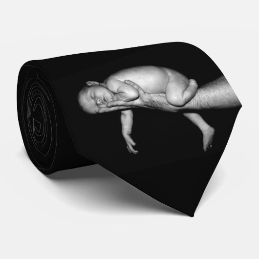 Safe in der Krawatte der Männer des Vatis Hand (Gerollt)