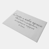 Safe Space Door Matt Fußmatte (Schrägansicht)