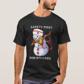Safety First Drink Nurse Dabbing Snowman Xmas Stet T-Shirt (Vorderseite)