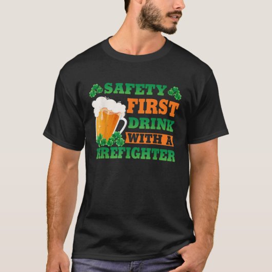 Safety First Drink With A Firefighter St Patricks T-Shirt (Vorderseite)