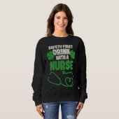 Safety First Drink With A Nurse Shamrock St Patric Sweatshirt (Vorne ganz)