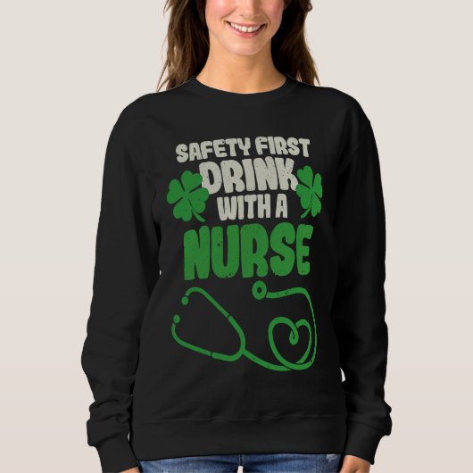 Safety First Drink With A Nurse Shamrock St Patric Sweatshirt (Vorderseite)