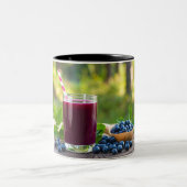 Saft mit Strohhalm Zweifarbige Tasse (Mittel)