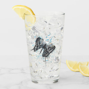 Saft, Wasser, Trinken Schwarzer Schmetterling aus Glas