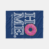 Saftiger köstlicher rosa Krapfen-Haus-Wärmer Fleecedecke (Vorderseite (Horizontal))