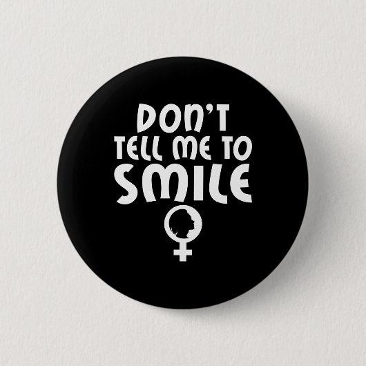 Sag mir, ich lächle Feministin, starke Frauen Button (Vorderseite)